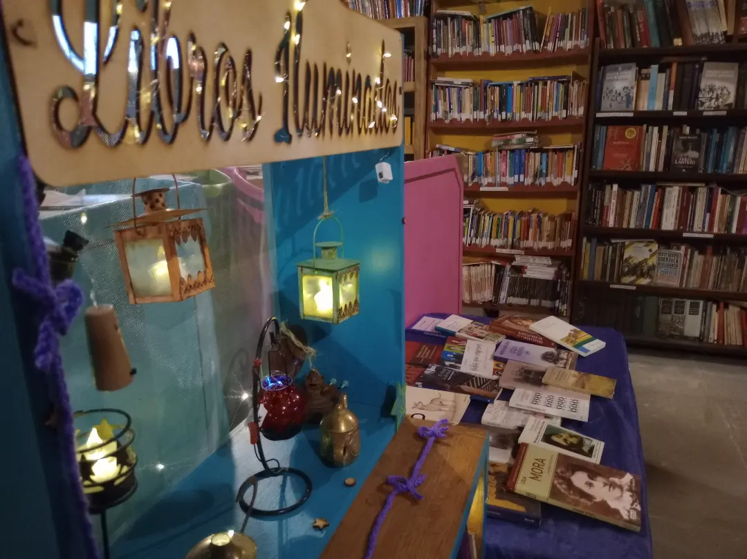 LIBROS ILUMINADOS, bibliografía de y por Mujeres